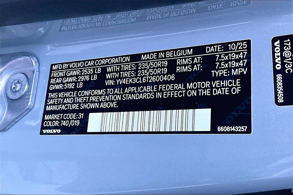 2026 Volvo - image 8