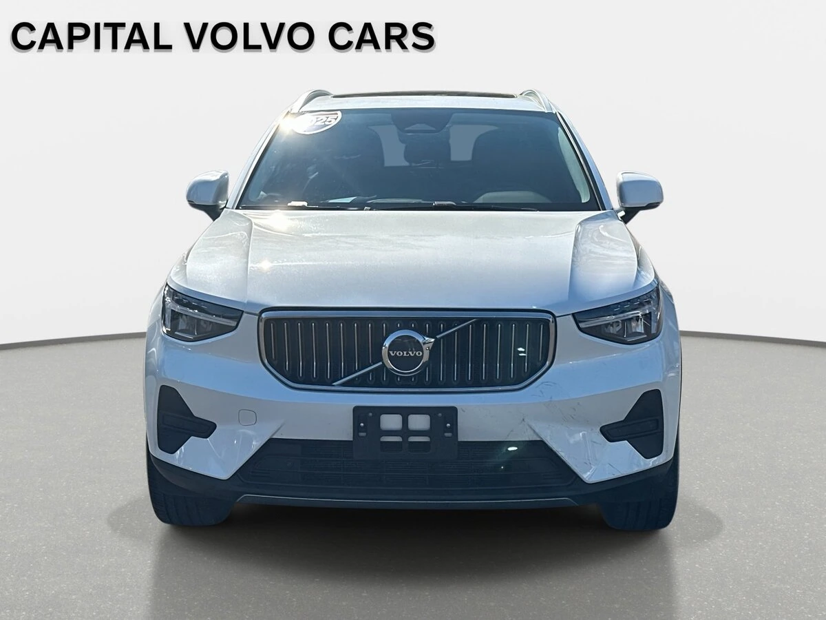 2025 Volvo - image 2