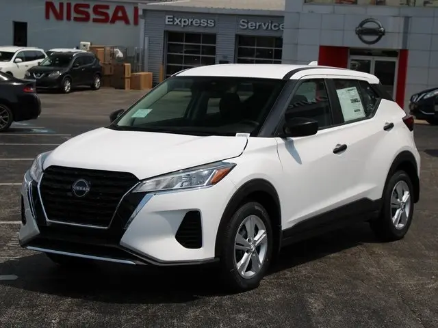 2025 Nissan Kicks Play S photo 4
