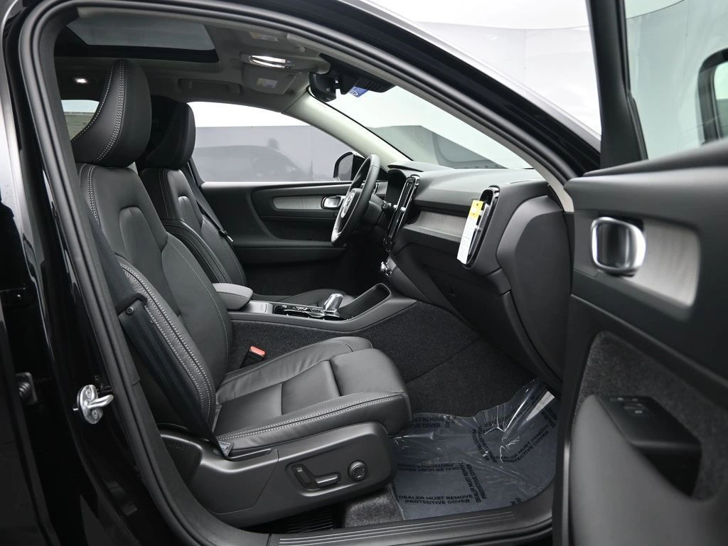 2026 Volvo - image 26