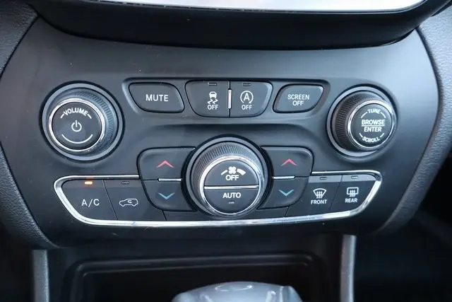 2019 Jeep Cherokee Limited photo 23