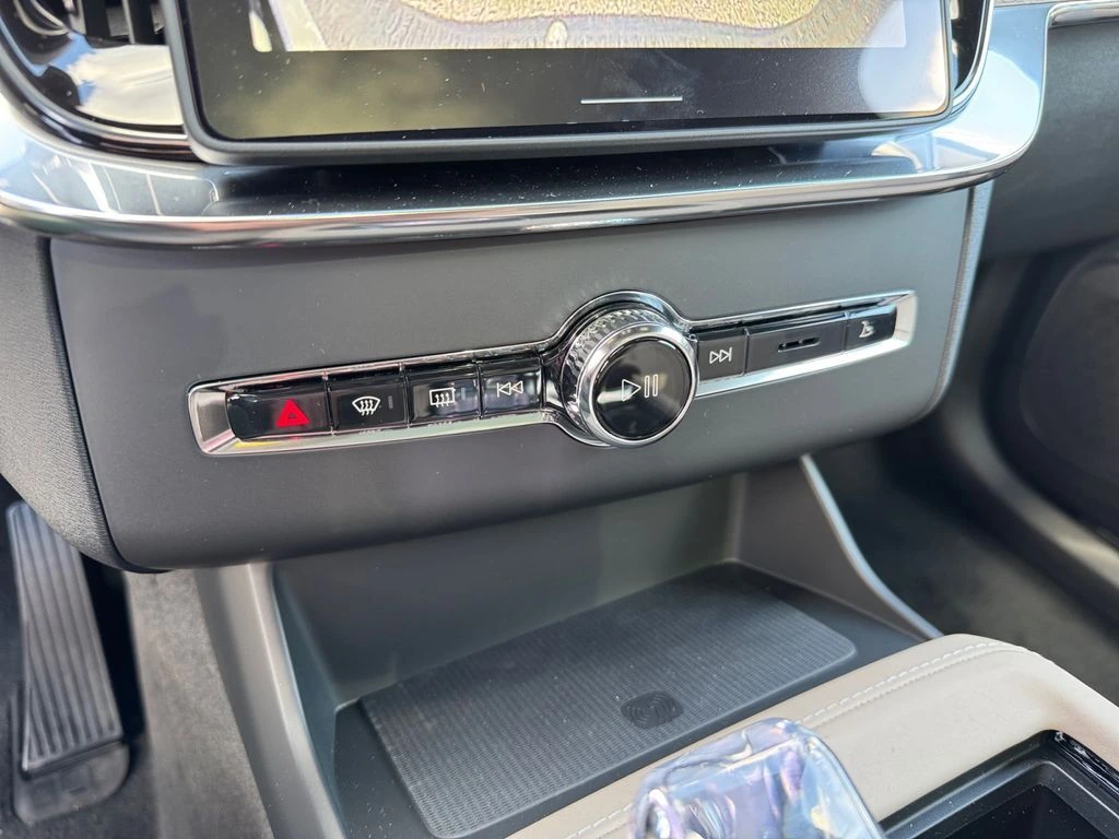 2026 Volvo - image 21