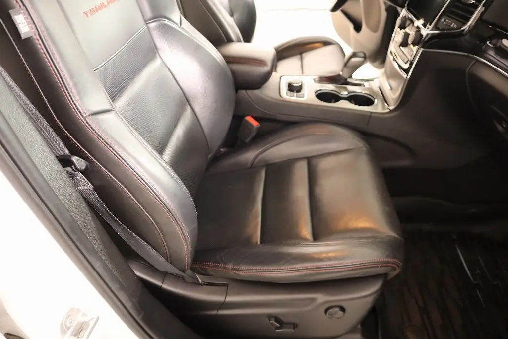 2021 Jeep Grand Cherokee Trailhawk photo 2