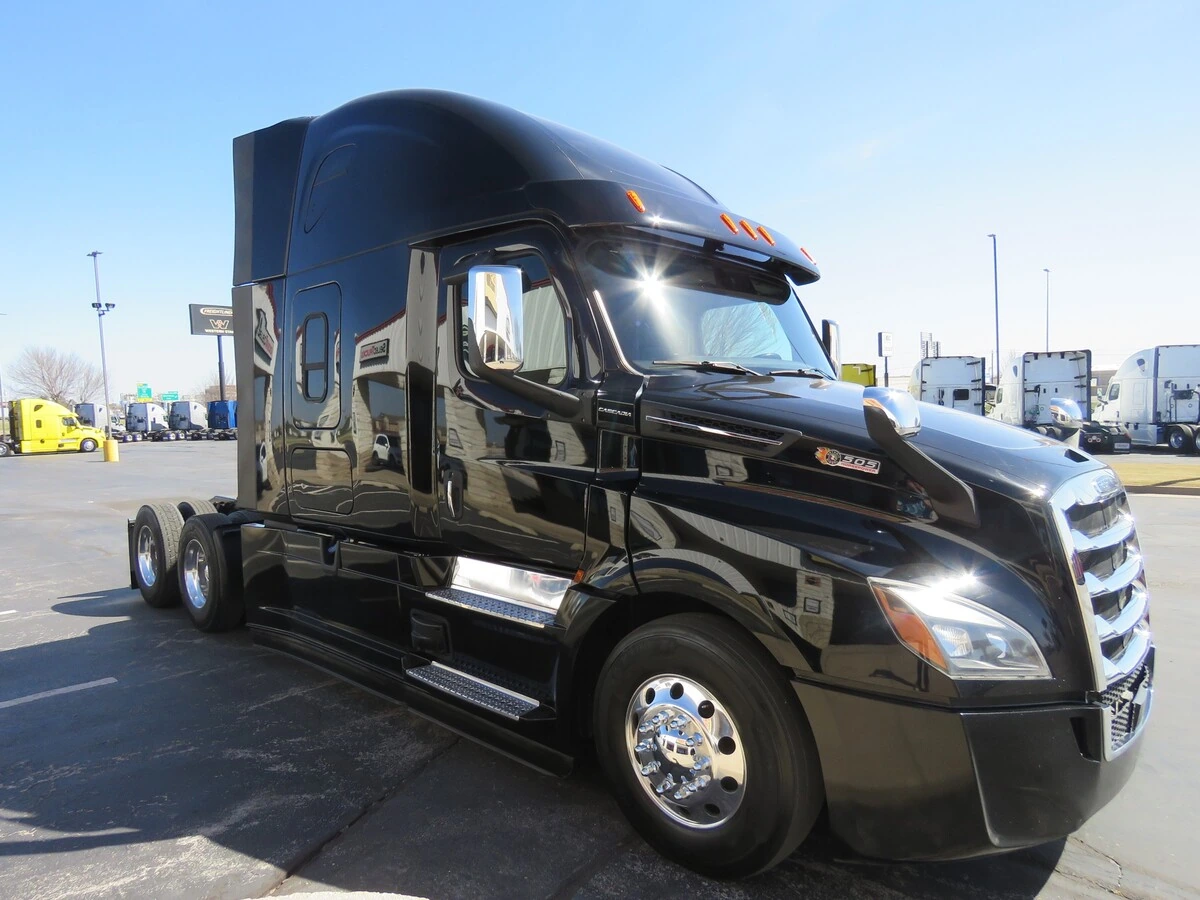 2022 Freightliner Cascadia - image 10