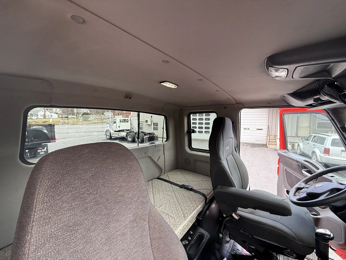 2020 International HV - image 15