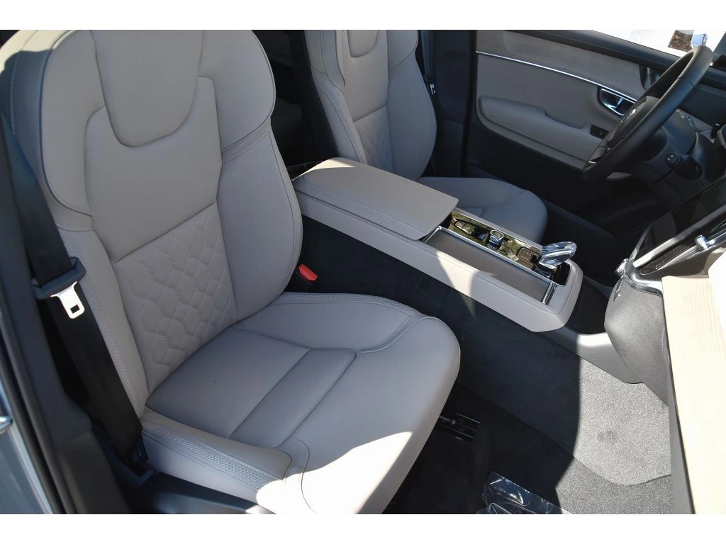 2026 Volvo XC90 Plus - Photo 12