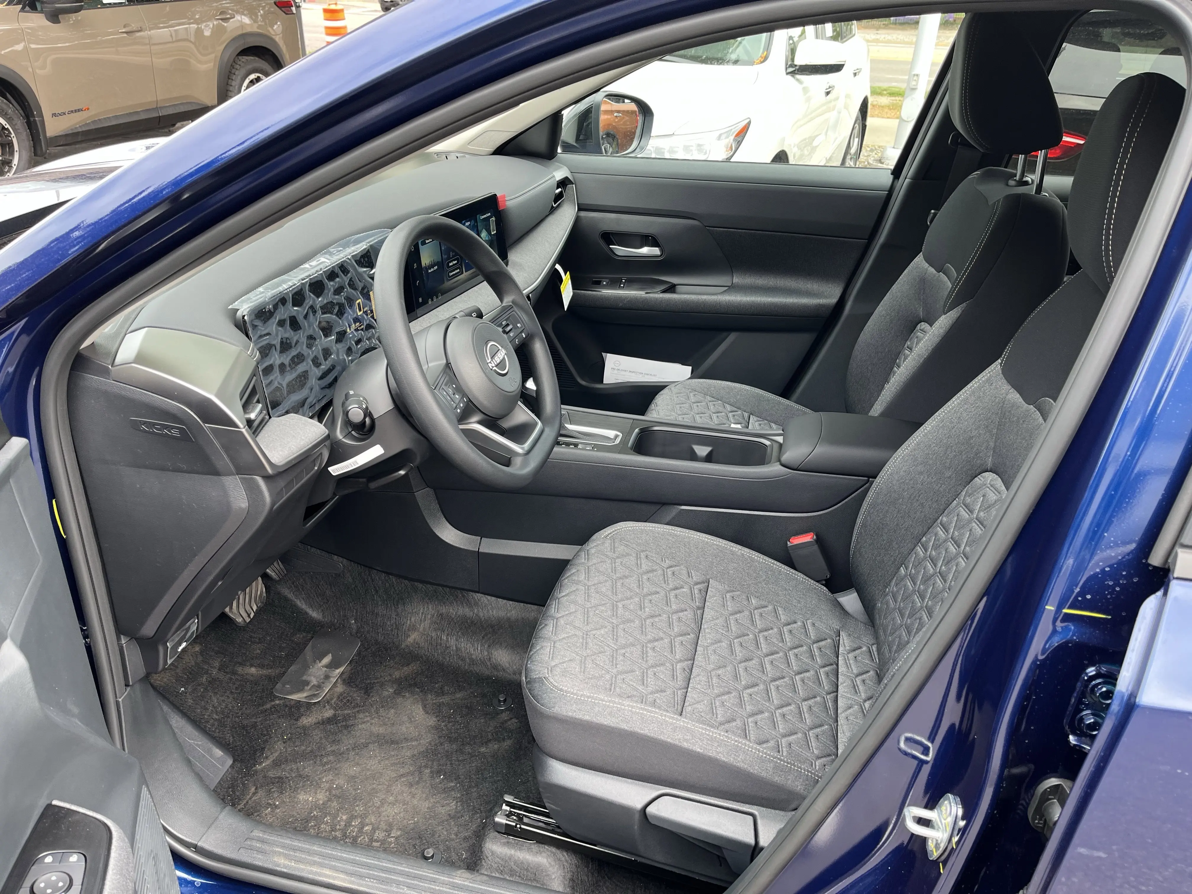 2026 Nissan Kicks SV photo 6