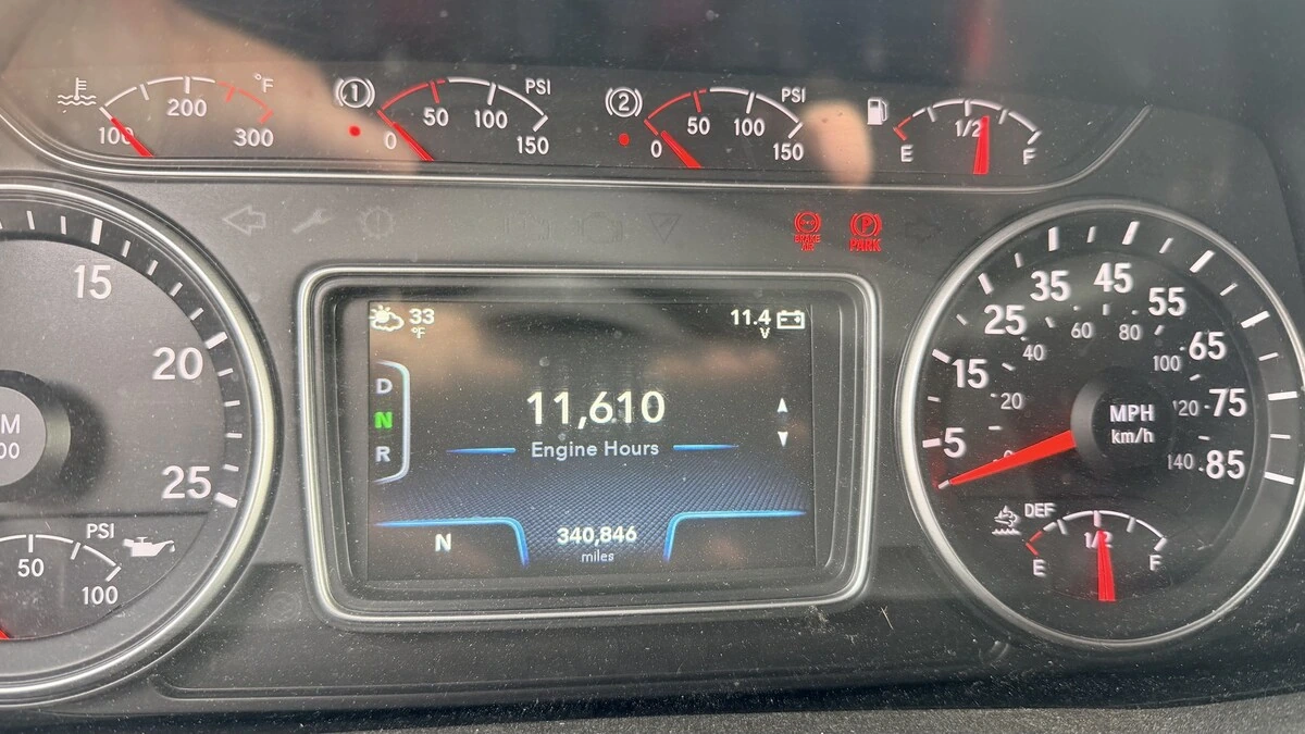 2022 International LT - image 6