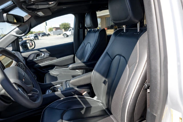 2026 Chrysler Pacifica Limited - Photo 18
