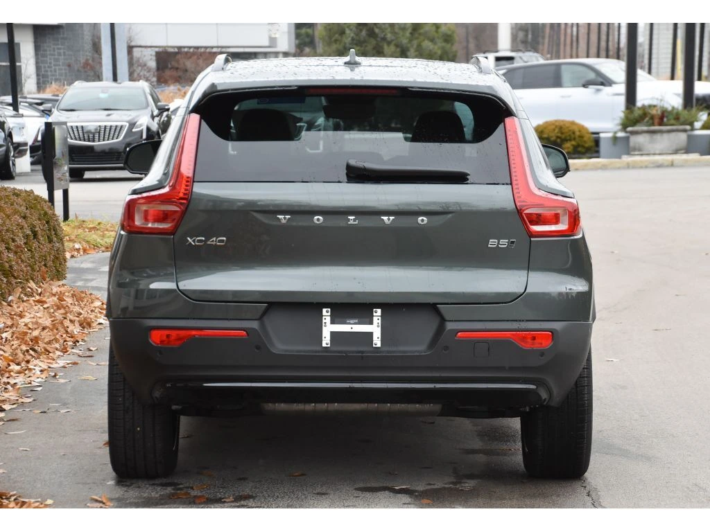 2026 Volvo - image 5