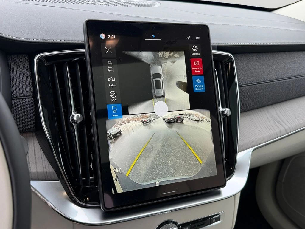 2026 Volvo - image 20