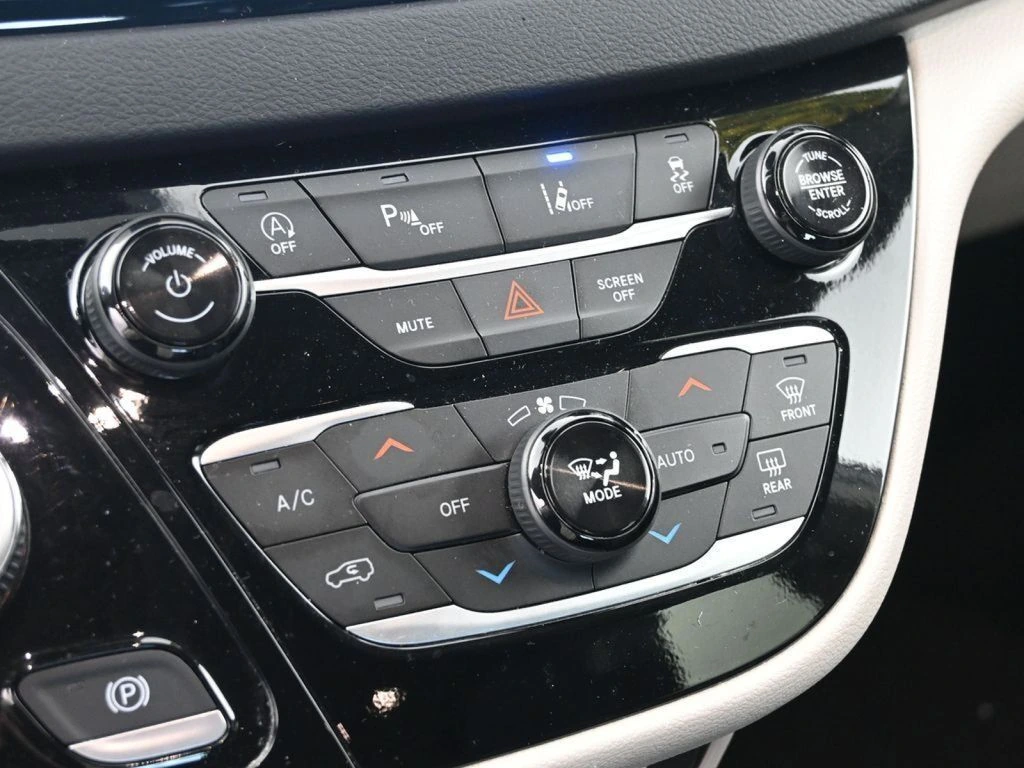 2024 Chrysler Pacifica Touring L - Photo 25