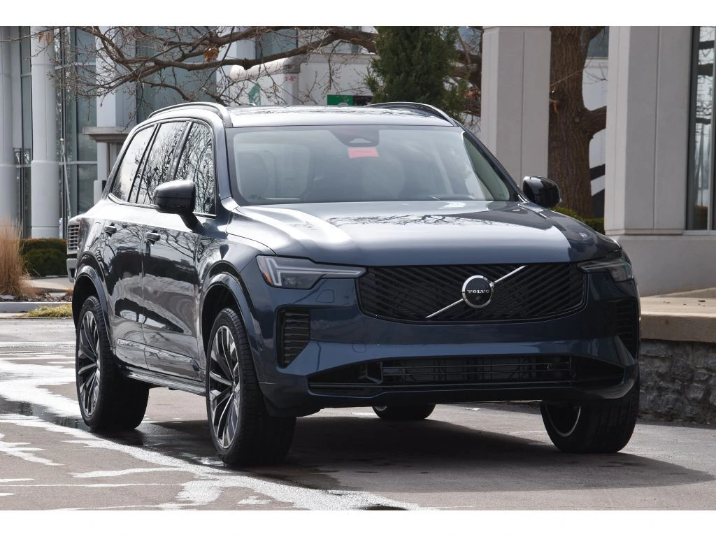 2026 Volvo - image 2
