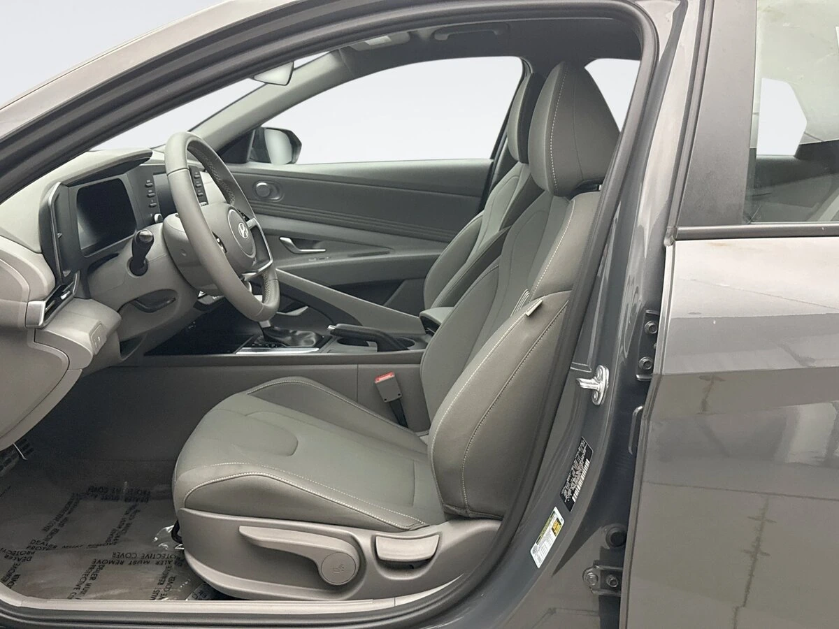 2025 Hyundai Elantra SEL - Photo 11