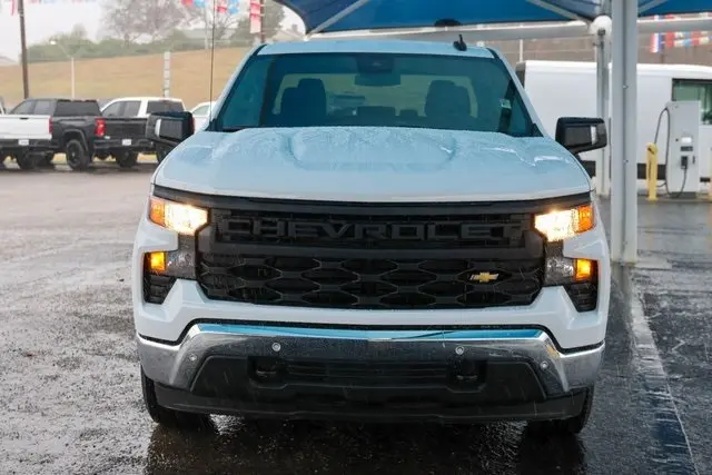 2026 Chevrolet Silverado 1500 photo 2