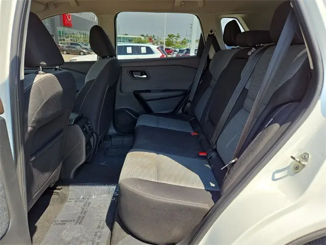 2021 Nissan Rogue SV photo 13