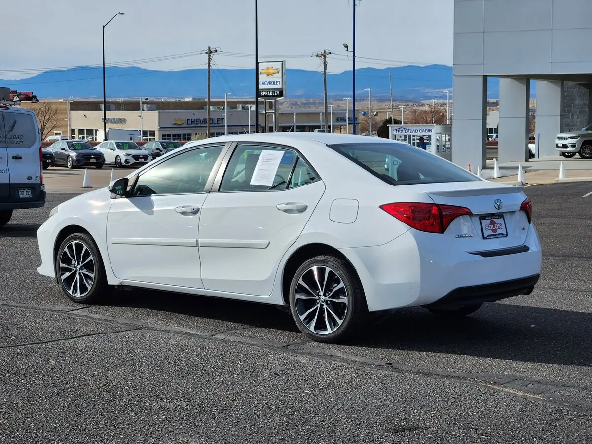 2019 Toyota Corolla SE photo 3
