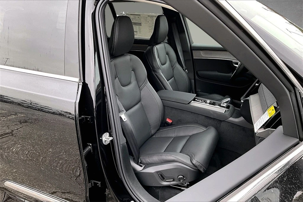 2026 Volvo - image 11