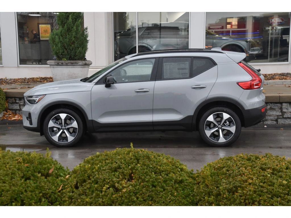 2026 Volvo - image 6