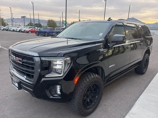 2023 Gmc Yukon XL AT4 photo 3