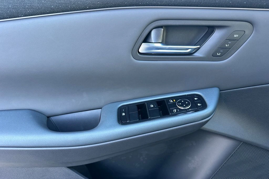 2026 Nissan LEAF Platinum+ - Photo 11