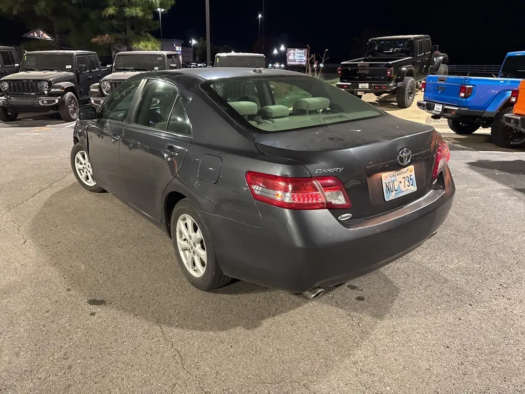 2010 Toyota Camry LE photo 4