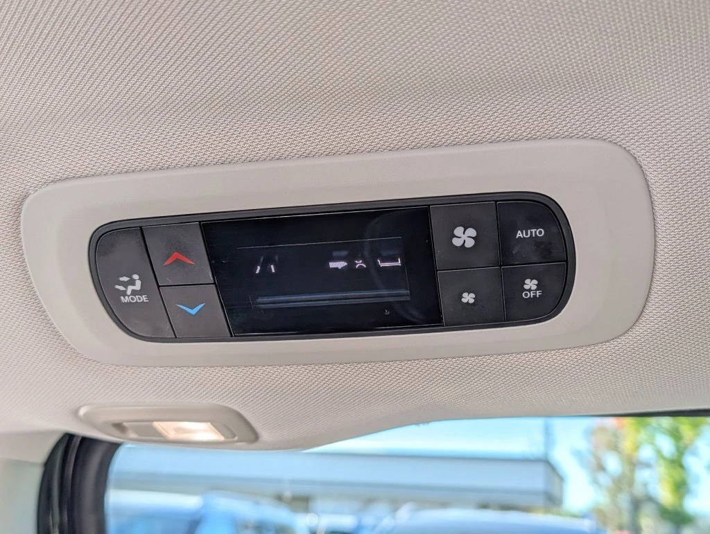 2023 Chrysler Pacifica Hybrid Limited - Photo 16