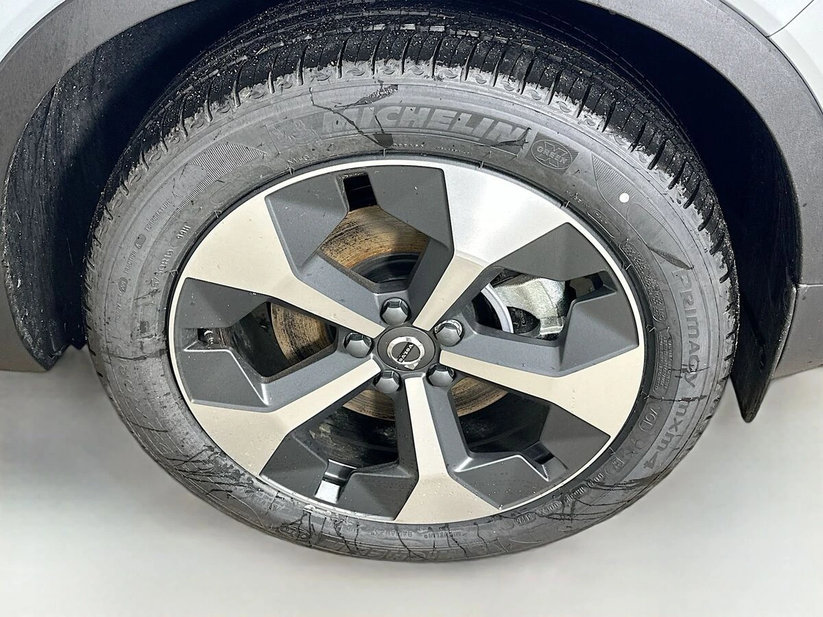 2026 Volvo XC40 Plus - Photo 10