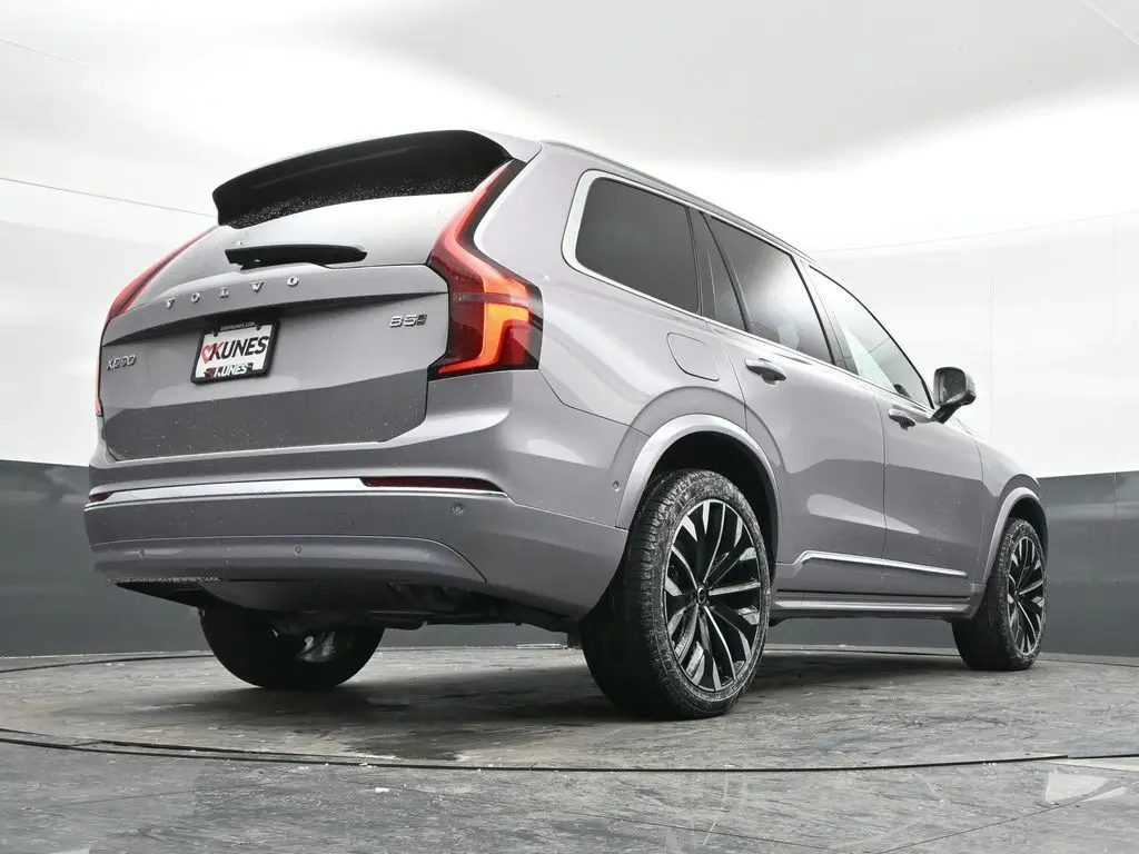 2026 Volvo - image 36