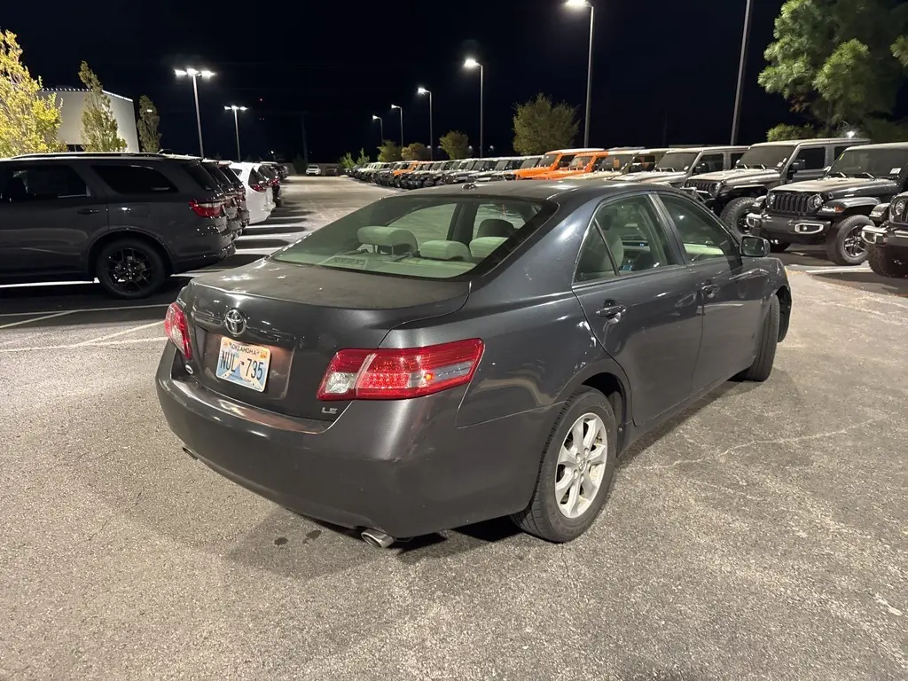 2010 Toyota Camry LE photo 2