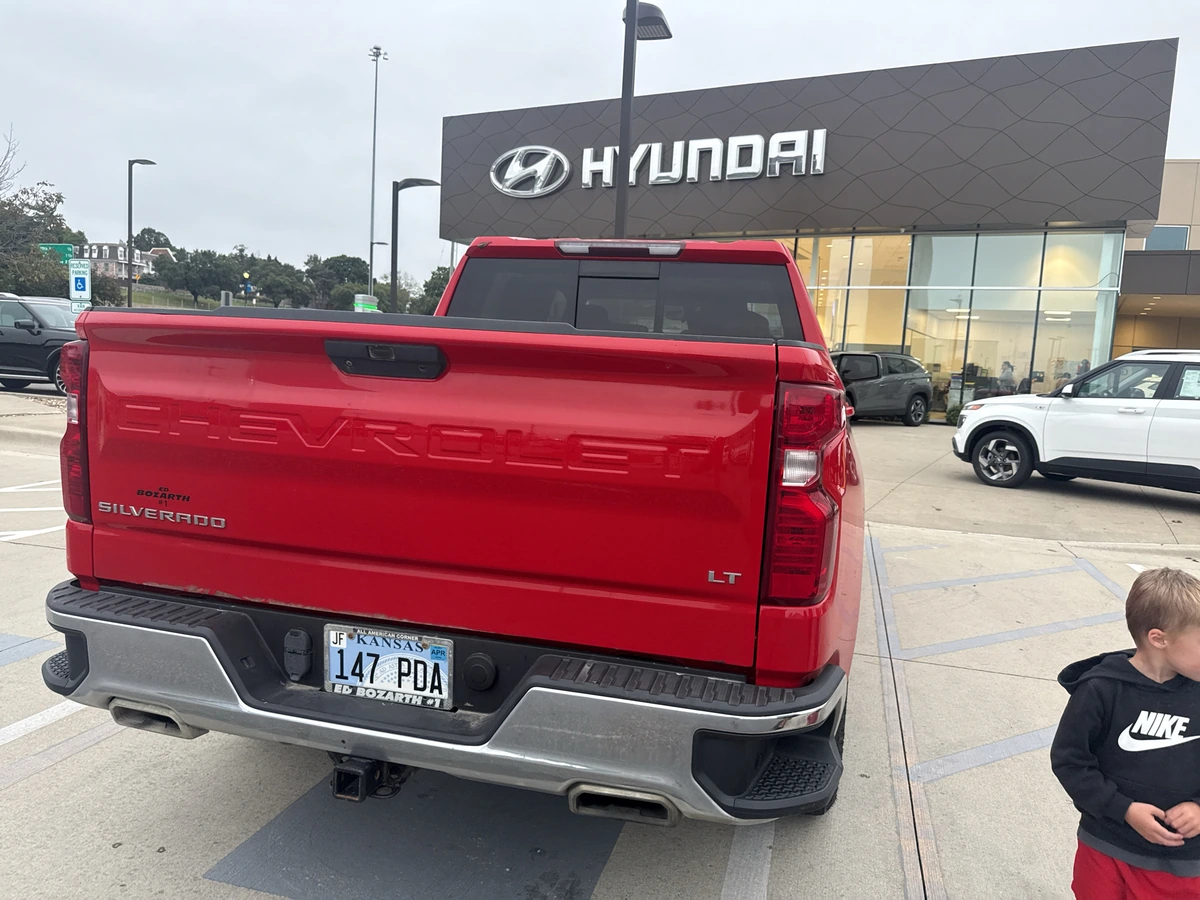 Used 2019 Chevrolet Silverado 1500 LT with VIN 3GCUYDED9KG196046 for sale in Kansas City