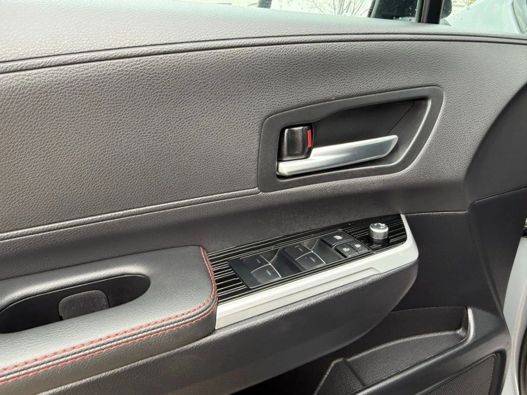 2025 Toyota Sienna XSE - Photo 32