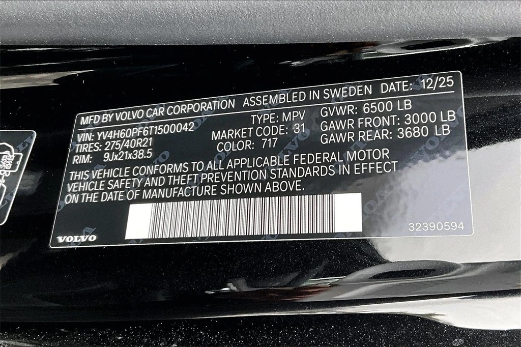 2026 Volvo - image 8