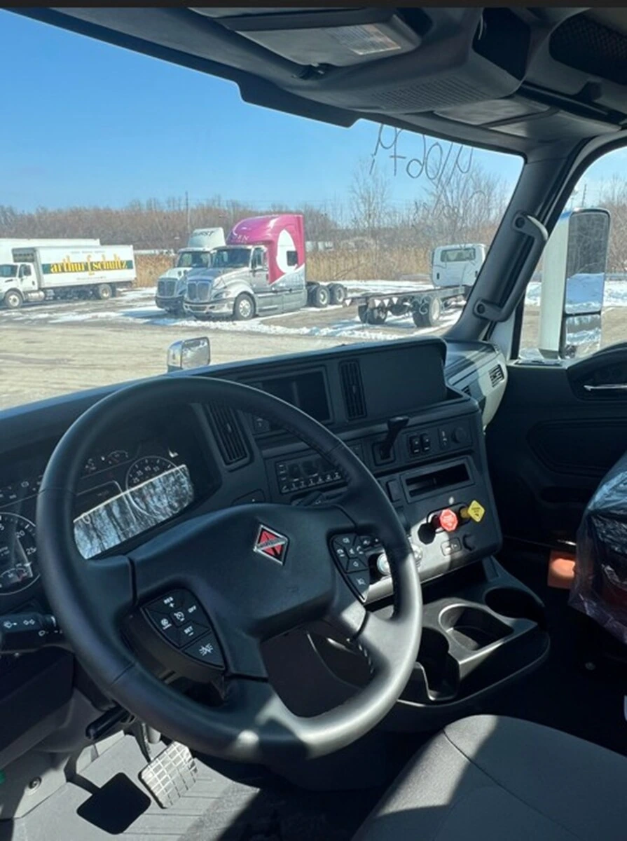 2025 International LT - image 4