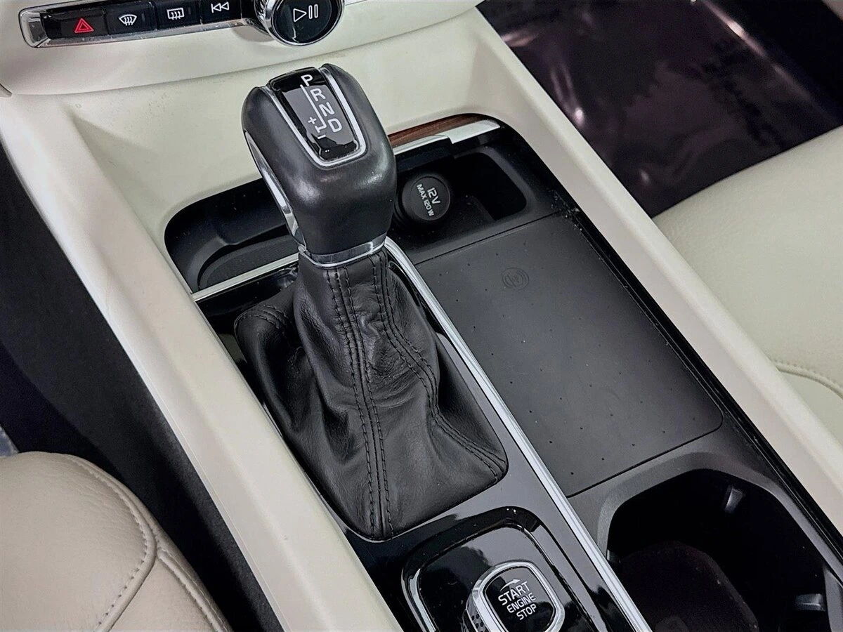 2021 Volvo - image 19