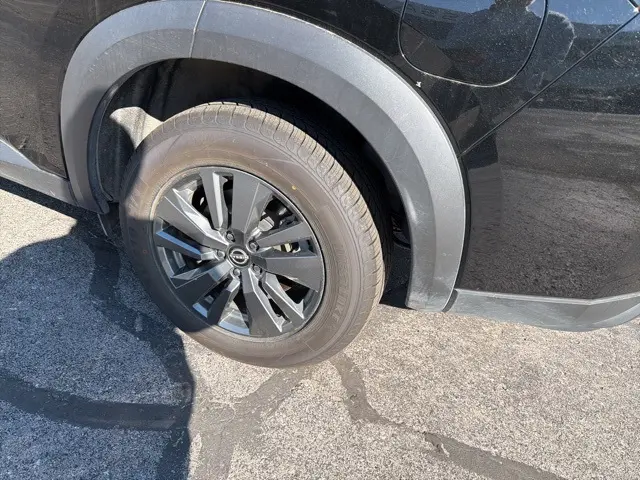 2024 Nissan Pathfinder SV photo 6