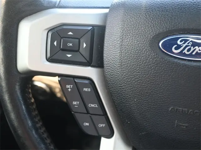2017 Ford F-150 Lariat photo 16