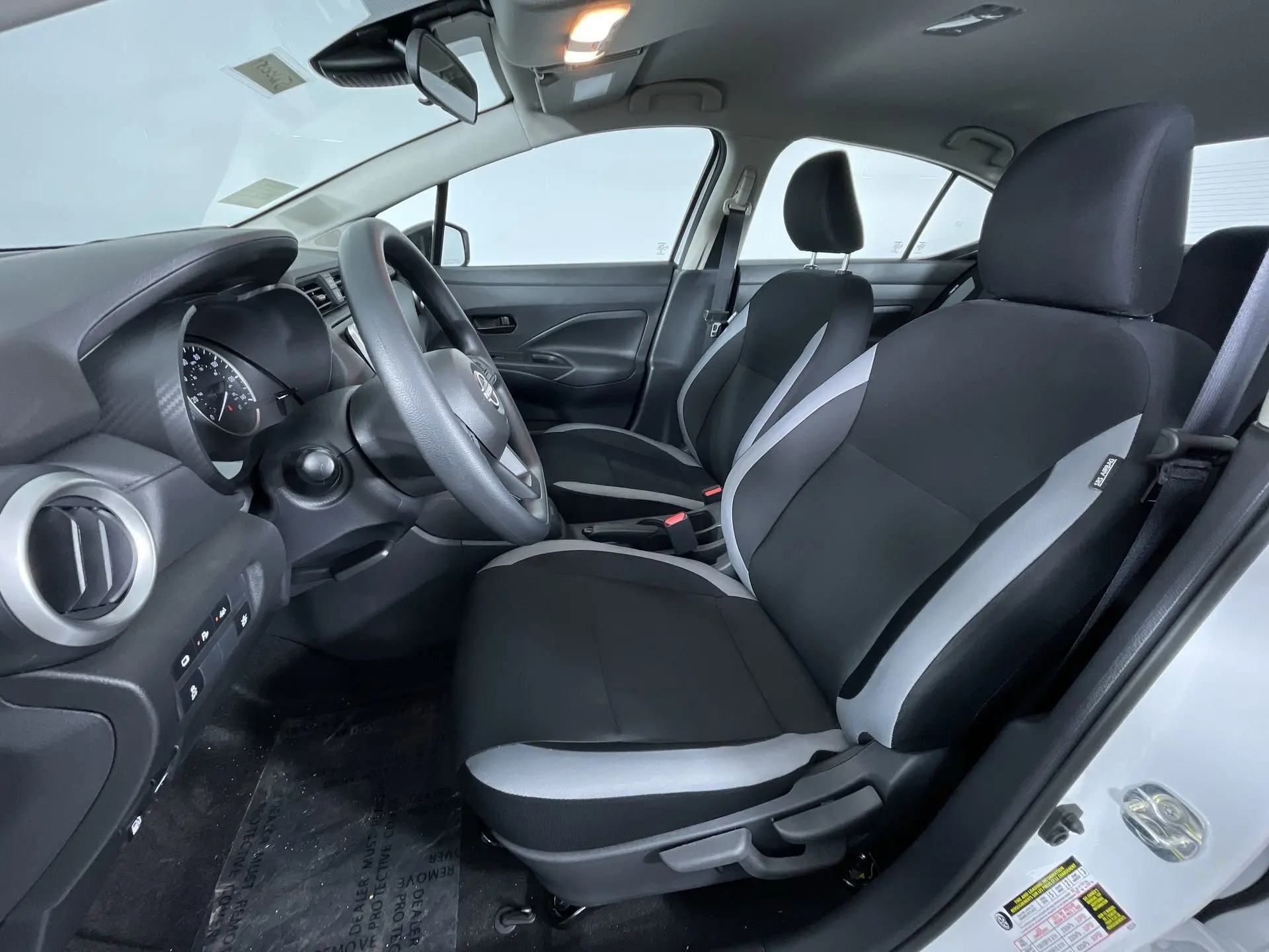 2025 Nissan Versa S photo 13
