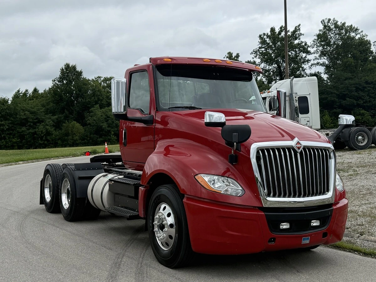 2019 International LT in Austin, IN — photo 7