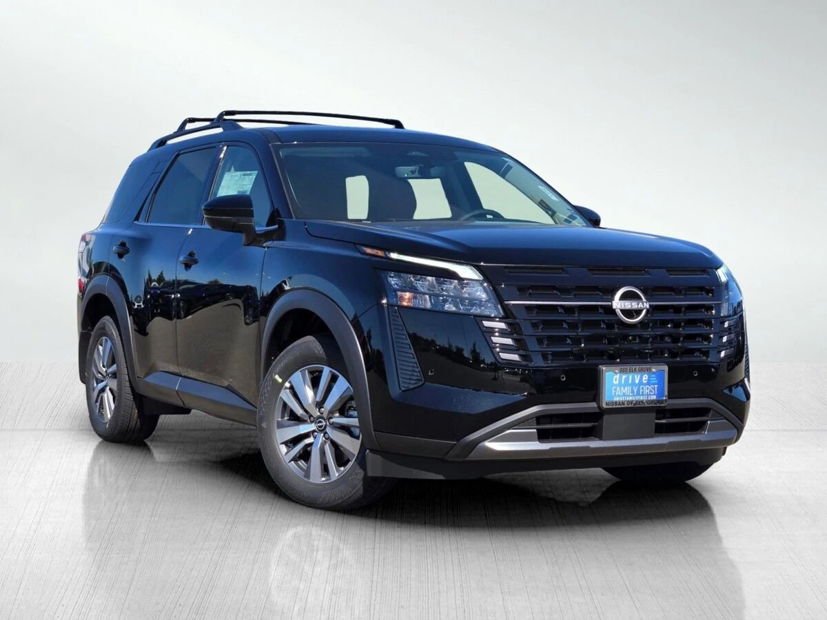 2026 Nissan Pathfinder SL 4WD's photo