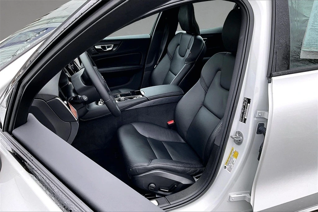 2023 Volvo - image 21