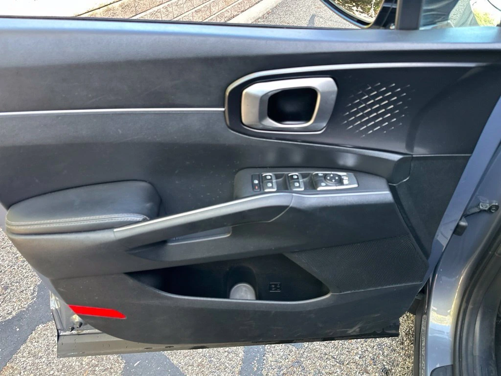 2022 Kia Sorento LX - Photo 34