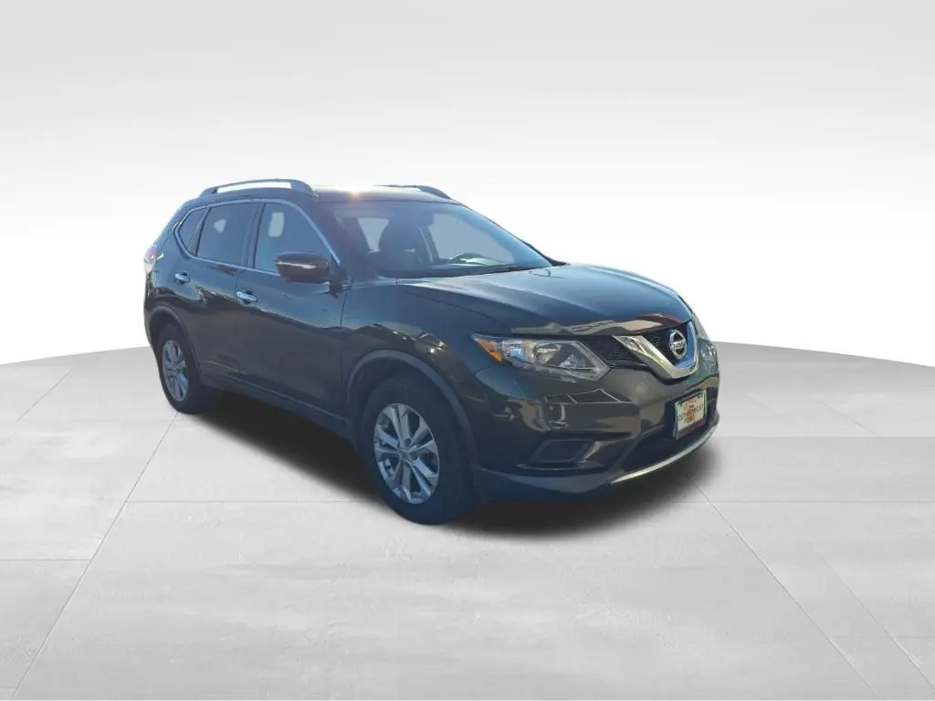 2016 Nissan Rogue SV photo 2