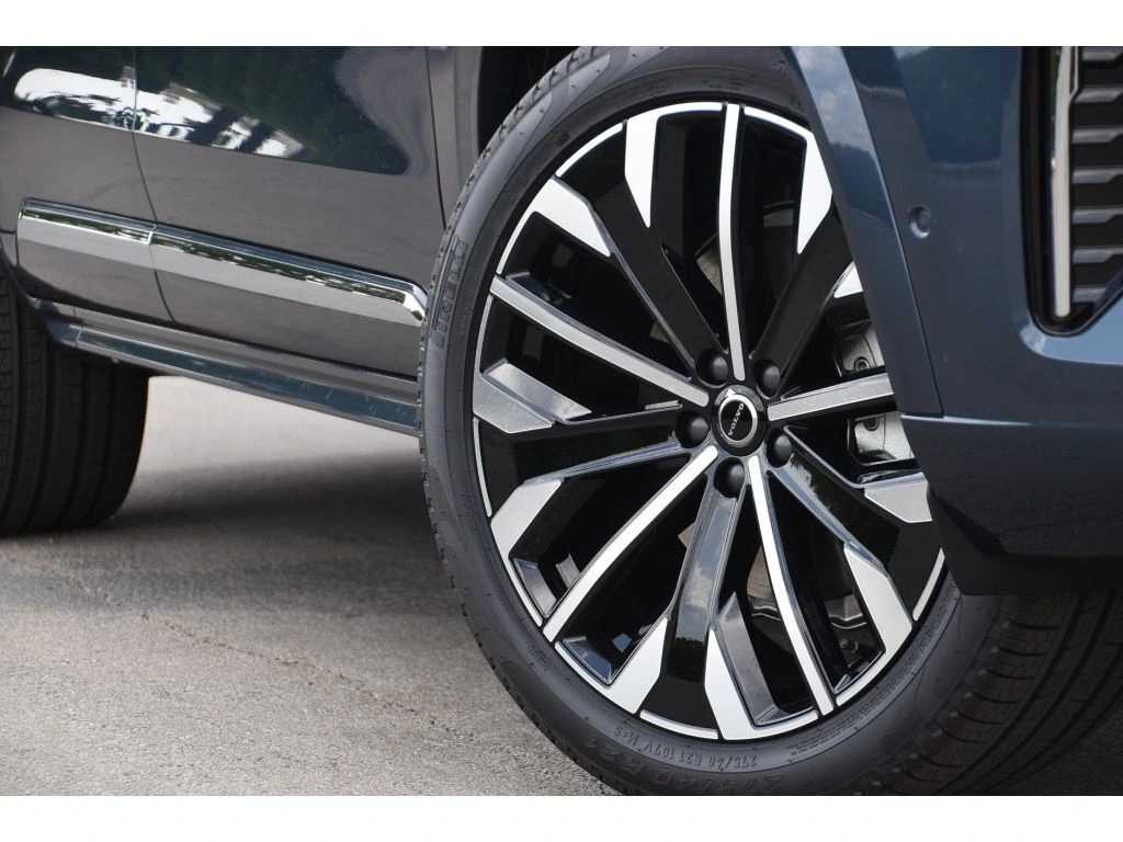 2026 Volvo - image 10