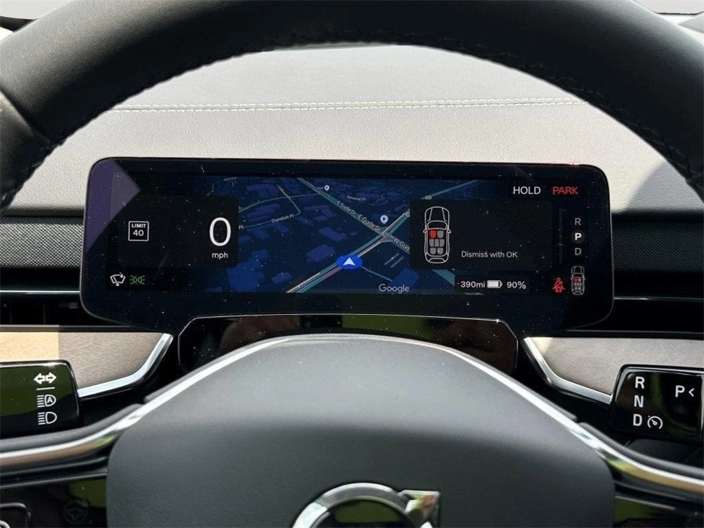 2025 Volvo - image 27