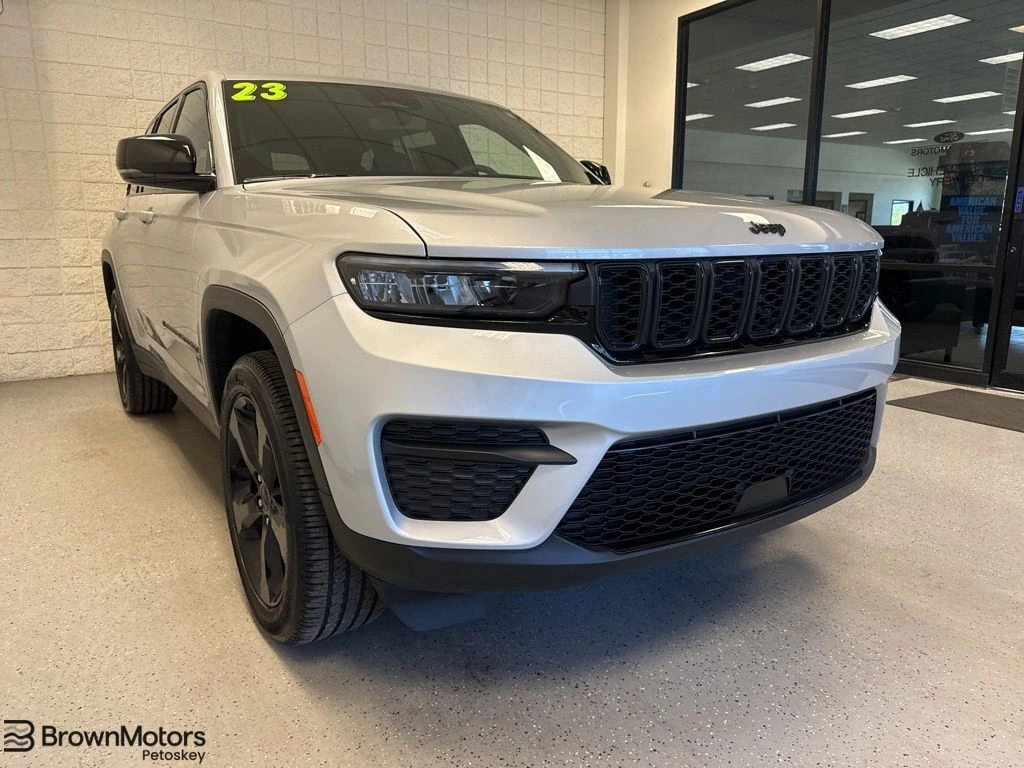 2023 Jeep Grand Cherokee Altitude 4x4's photo