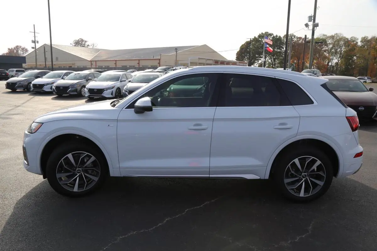 2022 Audi Q5 S line Premium photo 3