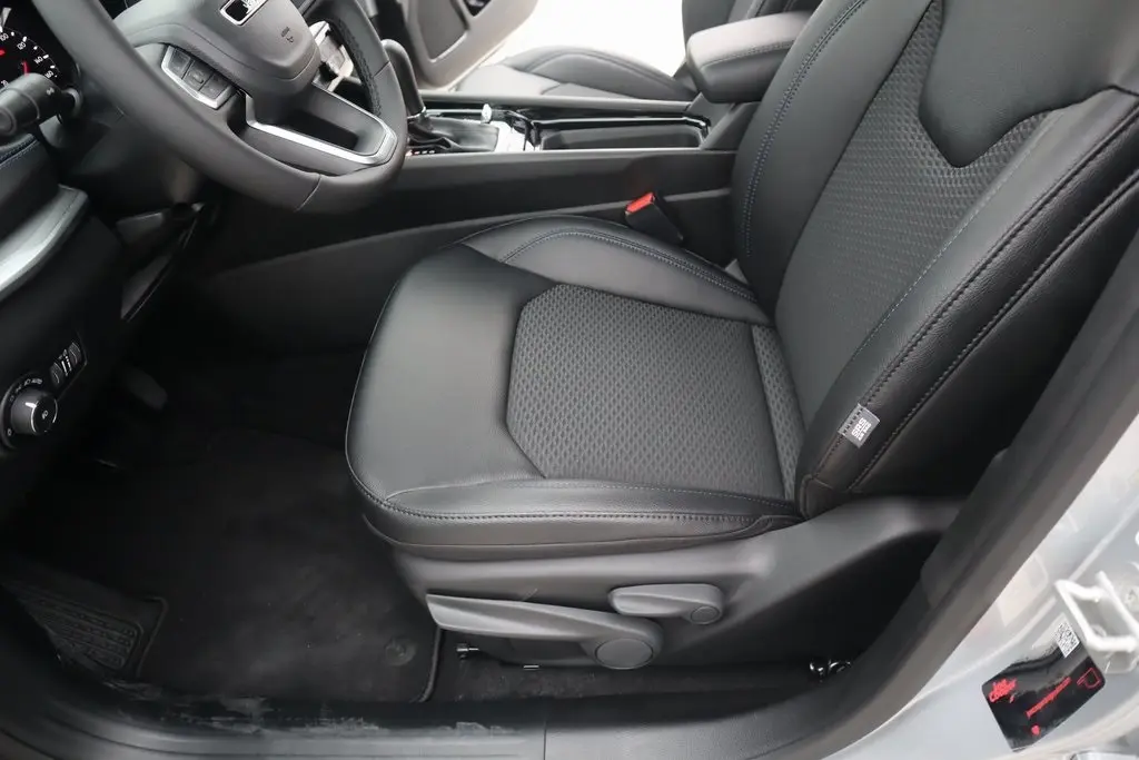2026 Jeep Compass Latitude photo 3
