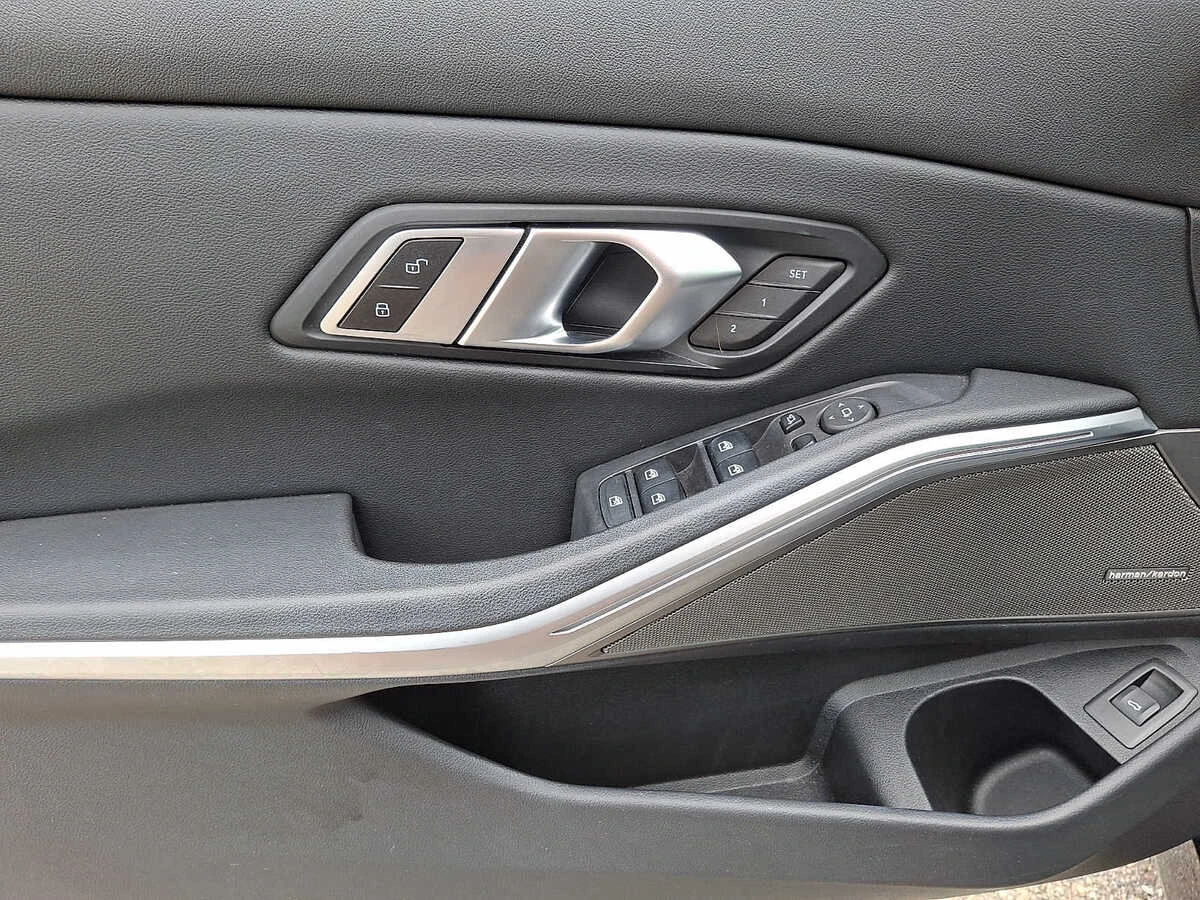2023 BMW 3 Series M340i - Photo 9