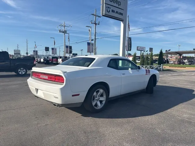 2011 Dodge Challenger R/T photo 2